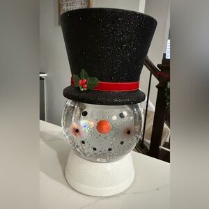 Bath and Body Works Christmas 2021 Snowman Globe Candle Holder Pedestal